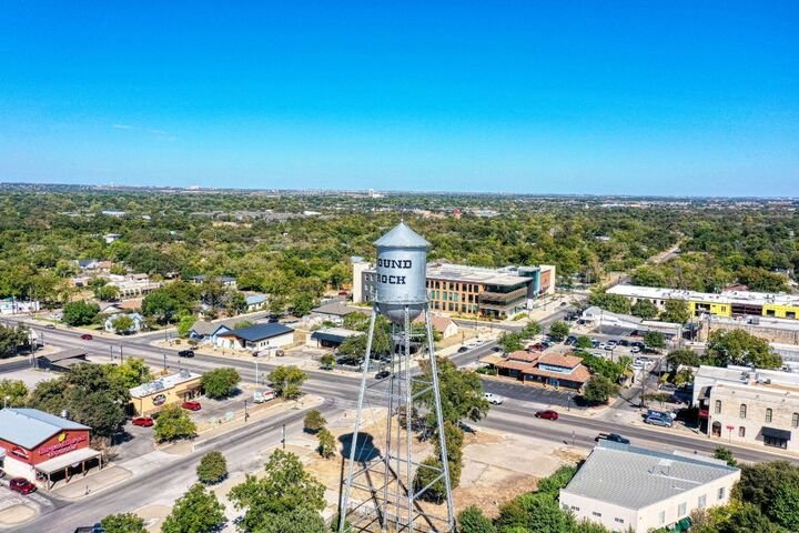 Property Photo: 204 Blue Spruce Way TX 78664