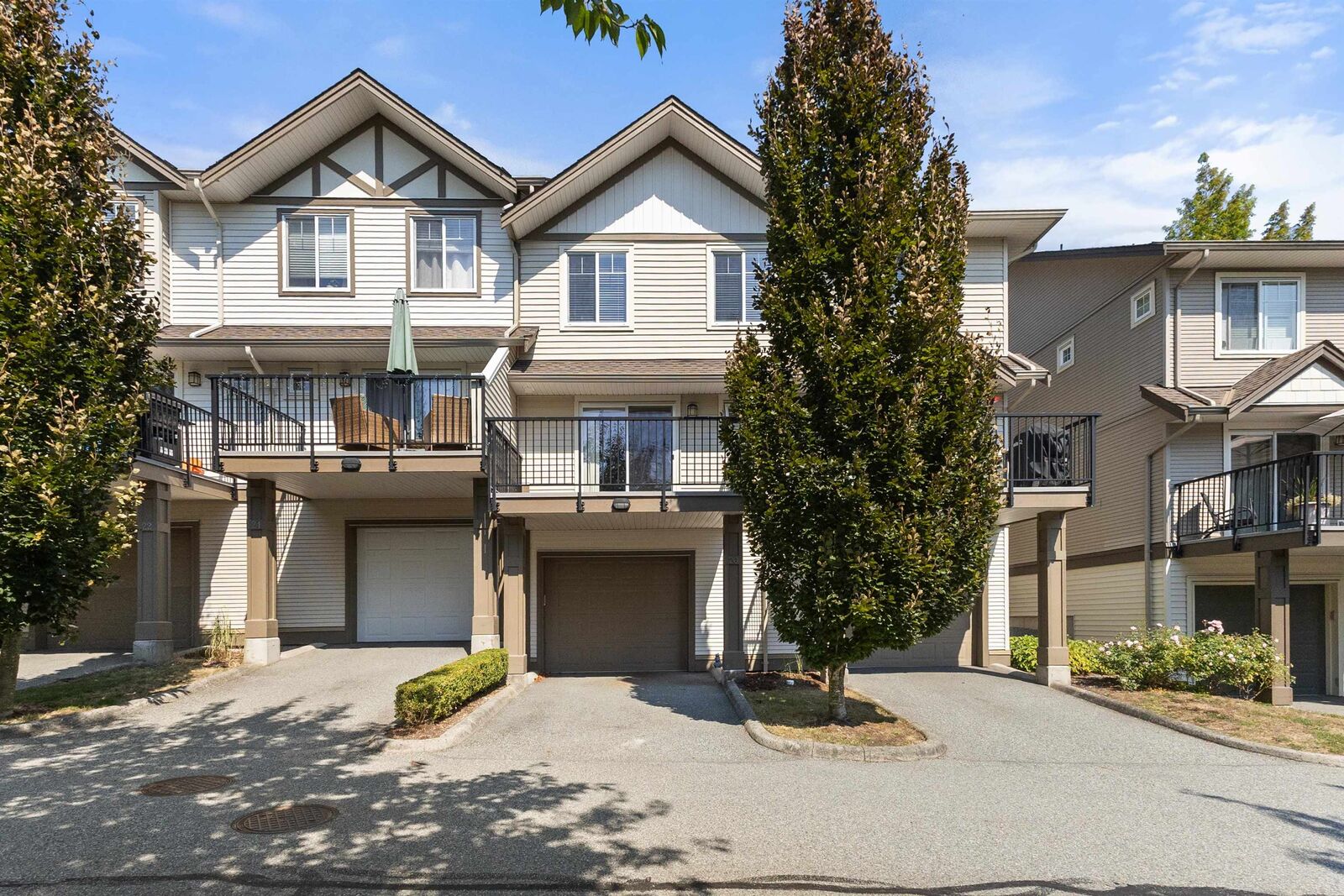 Property Photo: 4401 Blauson Boulevard 20 BC V3G 0A4