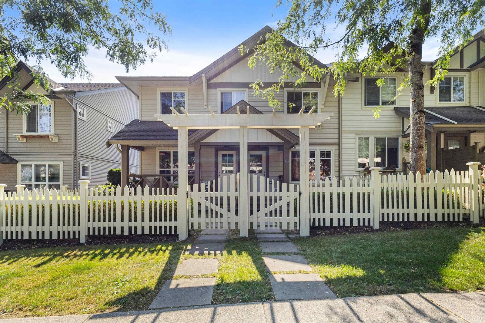 Property Photo: 4401 Blauson Boulevard 20 BC V3G 0A4
