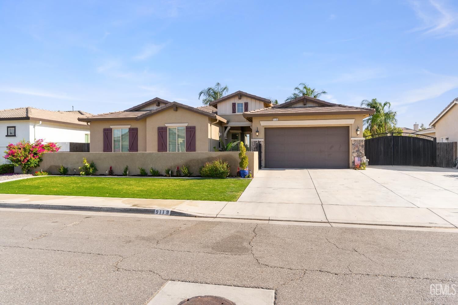 Property Photo: 9119 Claro De Luna Drive CA 93314