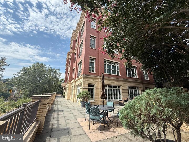 Property Photo: 2801 Langston Boulevard 302 VA 22201