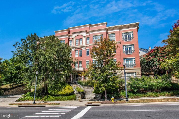 Property Photo: 2801 Langston Boulevard 302 VA 22201