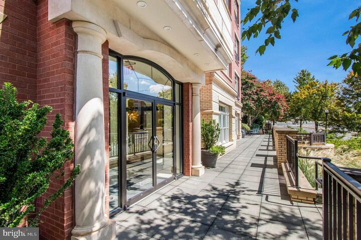 Property Photo:  2801 Langston Boulevard 302  VA 22201