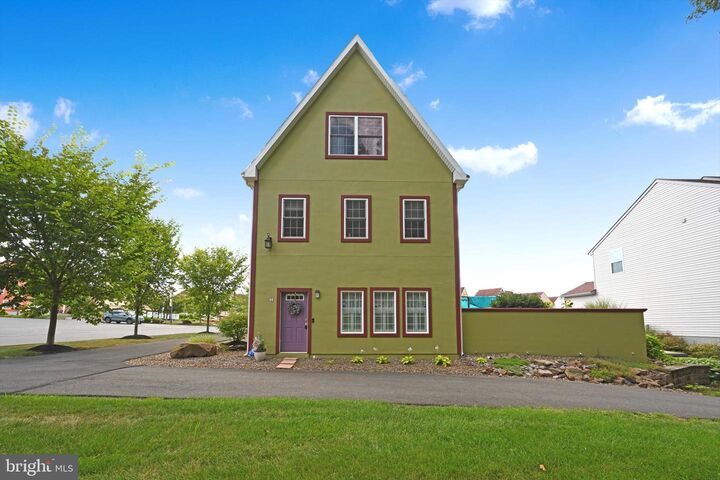 Property Photo: 2 Bissenden Way PA 17569