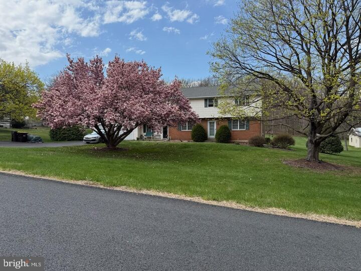 Property Photo: 1530 Gateway Drive PA 18951