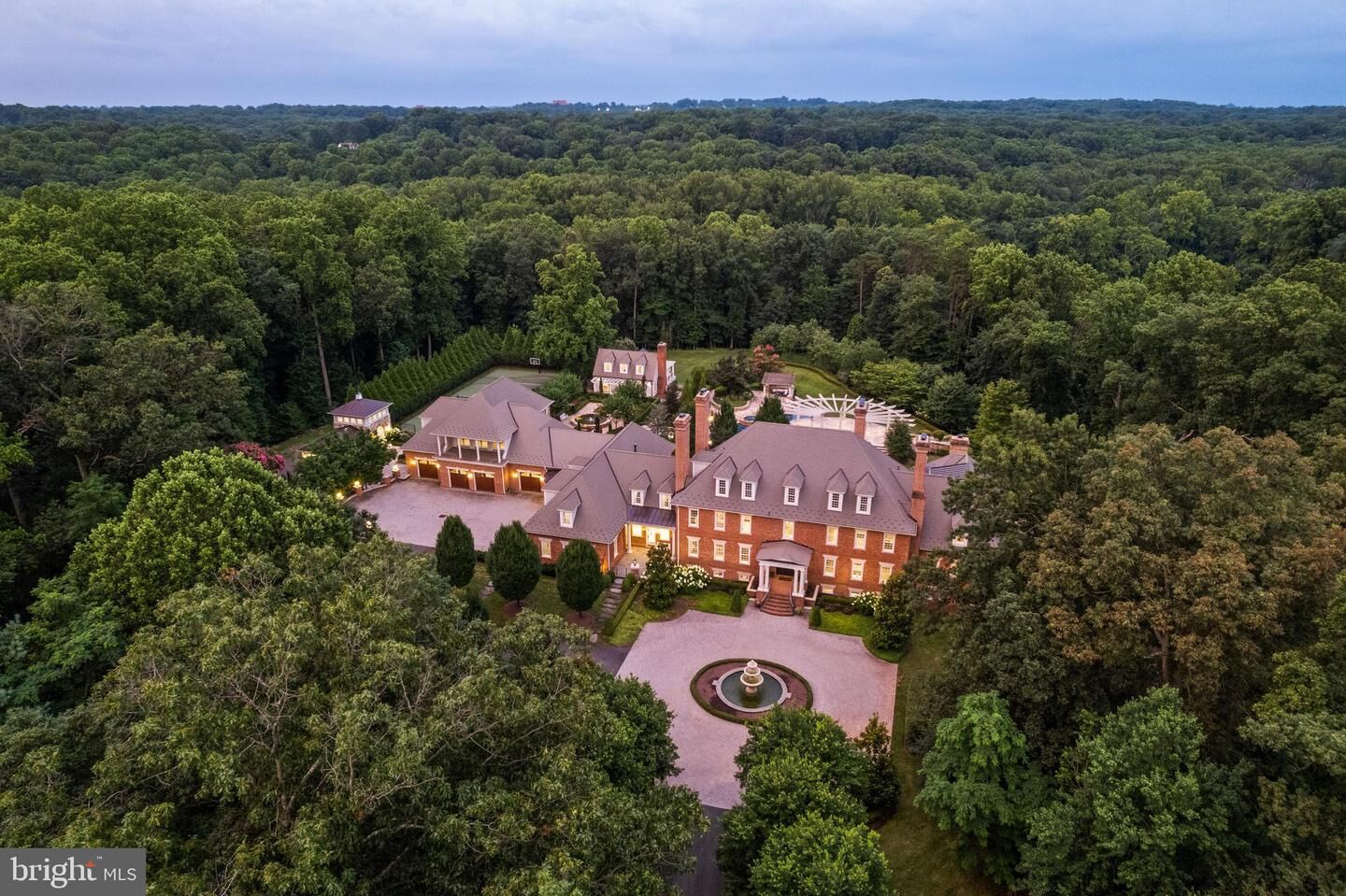 Property Photo: 11100 Kings Cavalier Court VA 22124