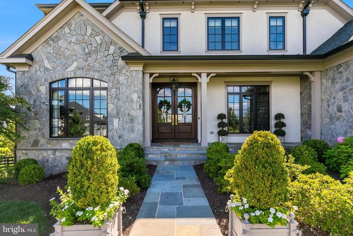 Property Photo: 40181 Jefferson Springs Court VA 20105