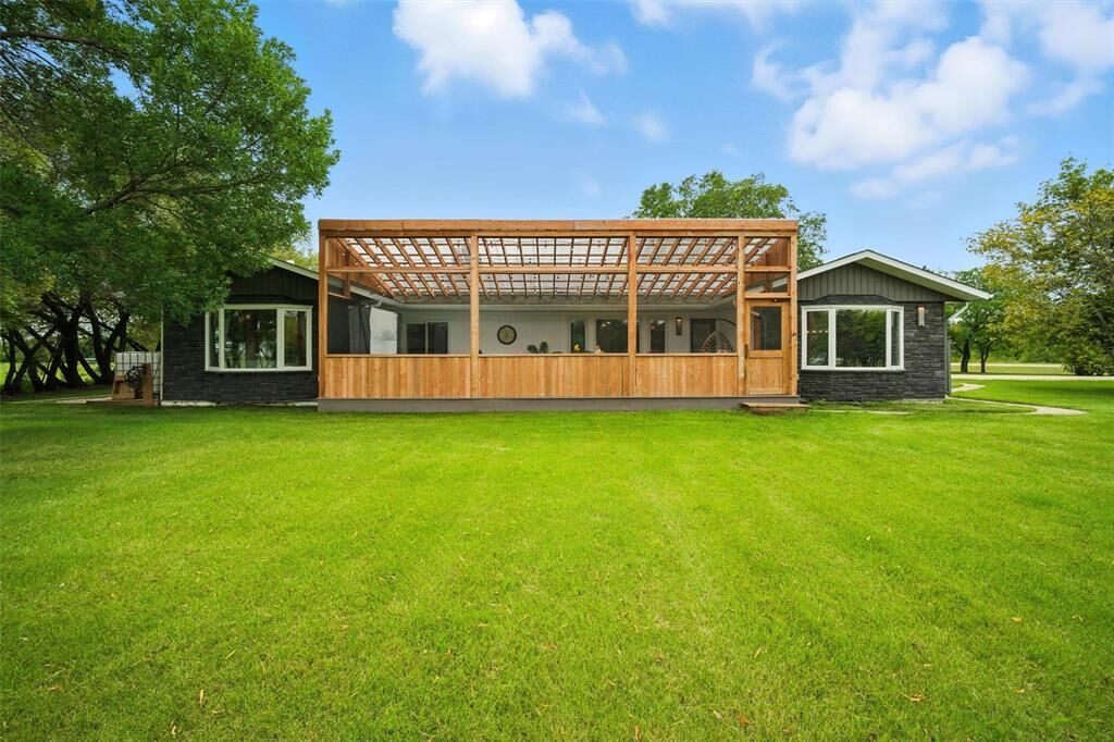 Property Photo:  41151 20 Road East  MB R0A 1E0 