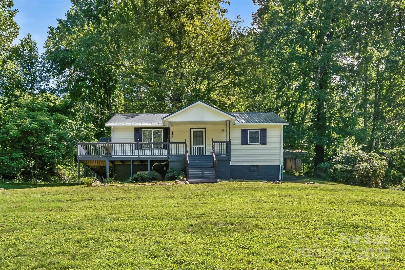 Property Photo: 352 Jakes Branch Road NC 28777