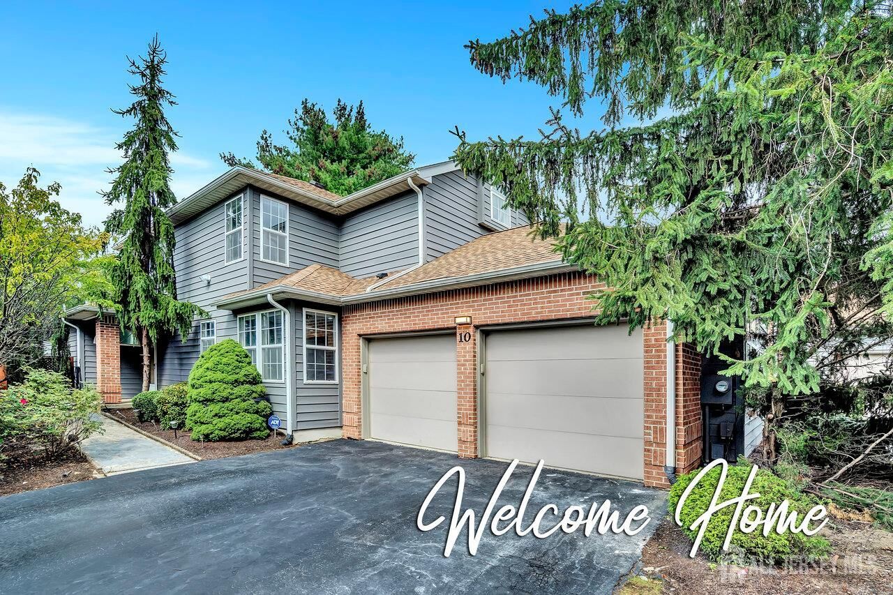 Property Photo:  10 Sawgrass Court  NJ 08831 