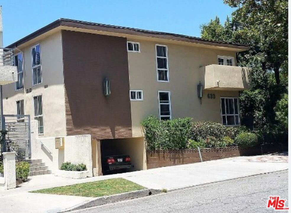Property Photo: 633 N Sweetzer Ave CA 90048