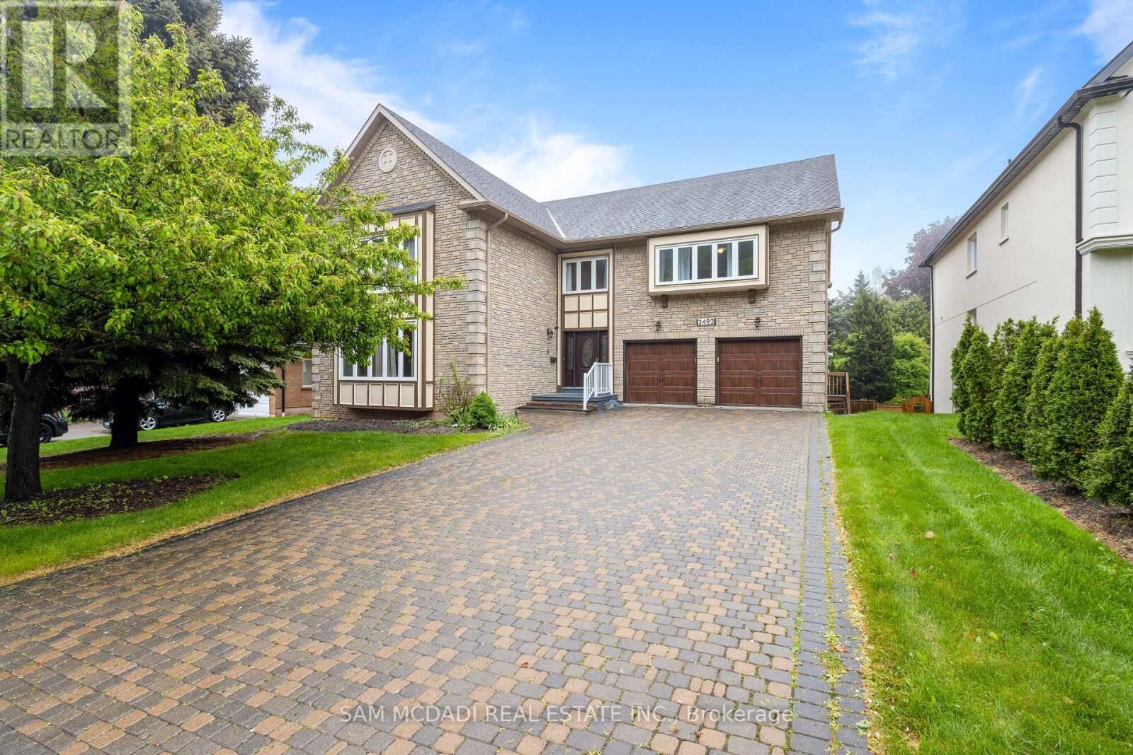 Property Photo: 2492 Erin Centre Boulevard ON L5M 5B2