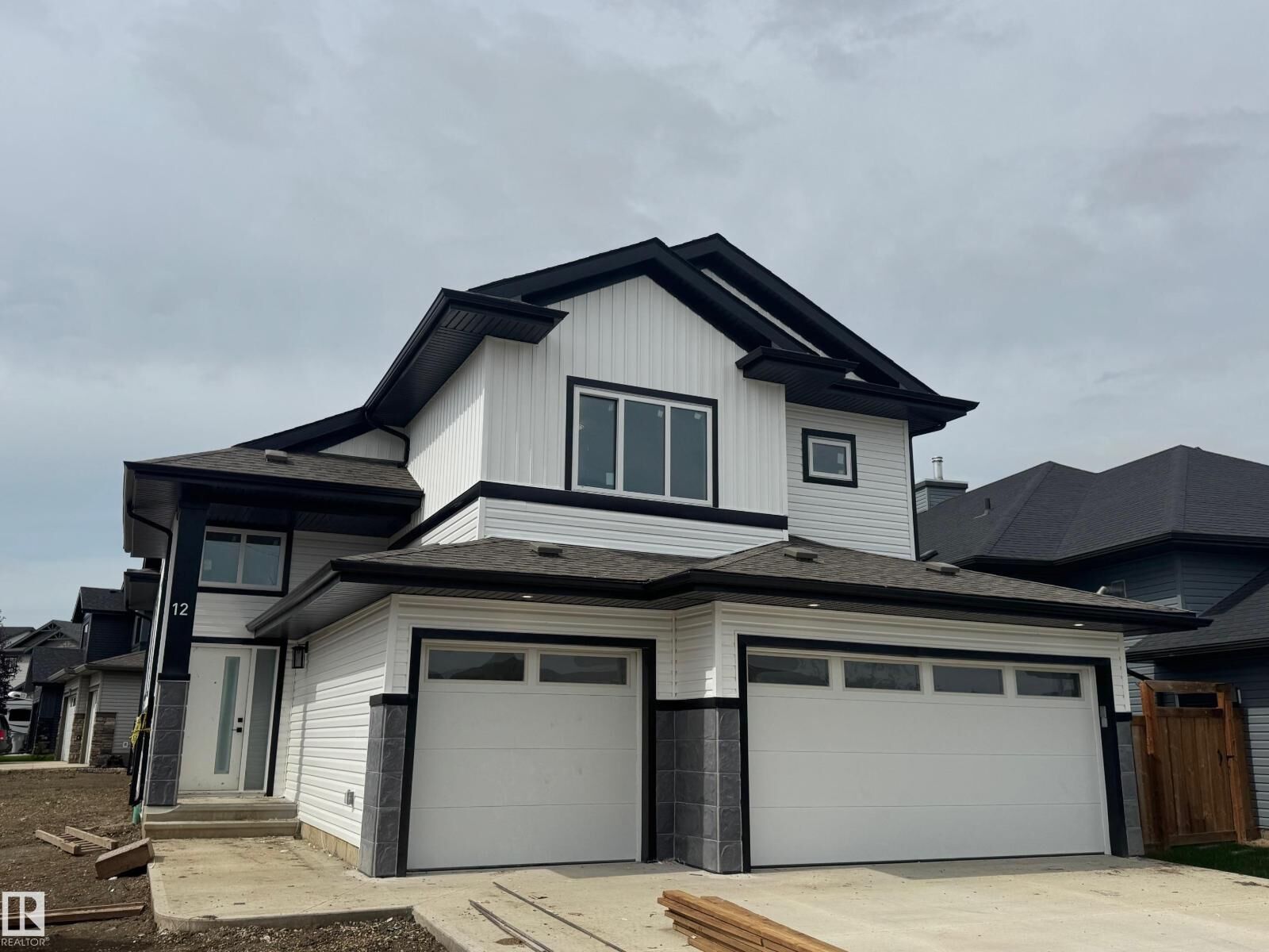 Property Photo: 12 Southbridge Cr AB T0C 0V0