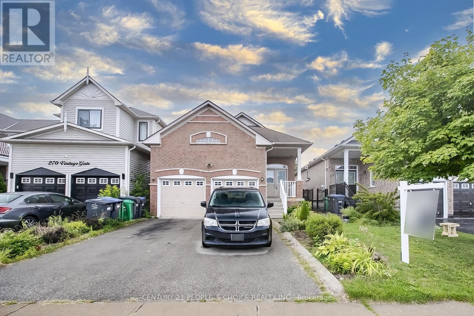 Property Photo: 272 Vintage Gate ON L6X 5B7