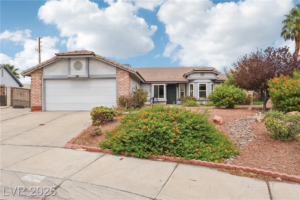 Property Photo: 2870 Mahogany Grove Avenue NV 89074
