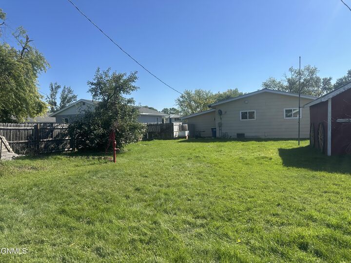 Property Photo: 1510 7th Avenue SW ND 58401