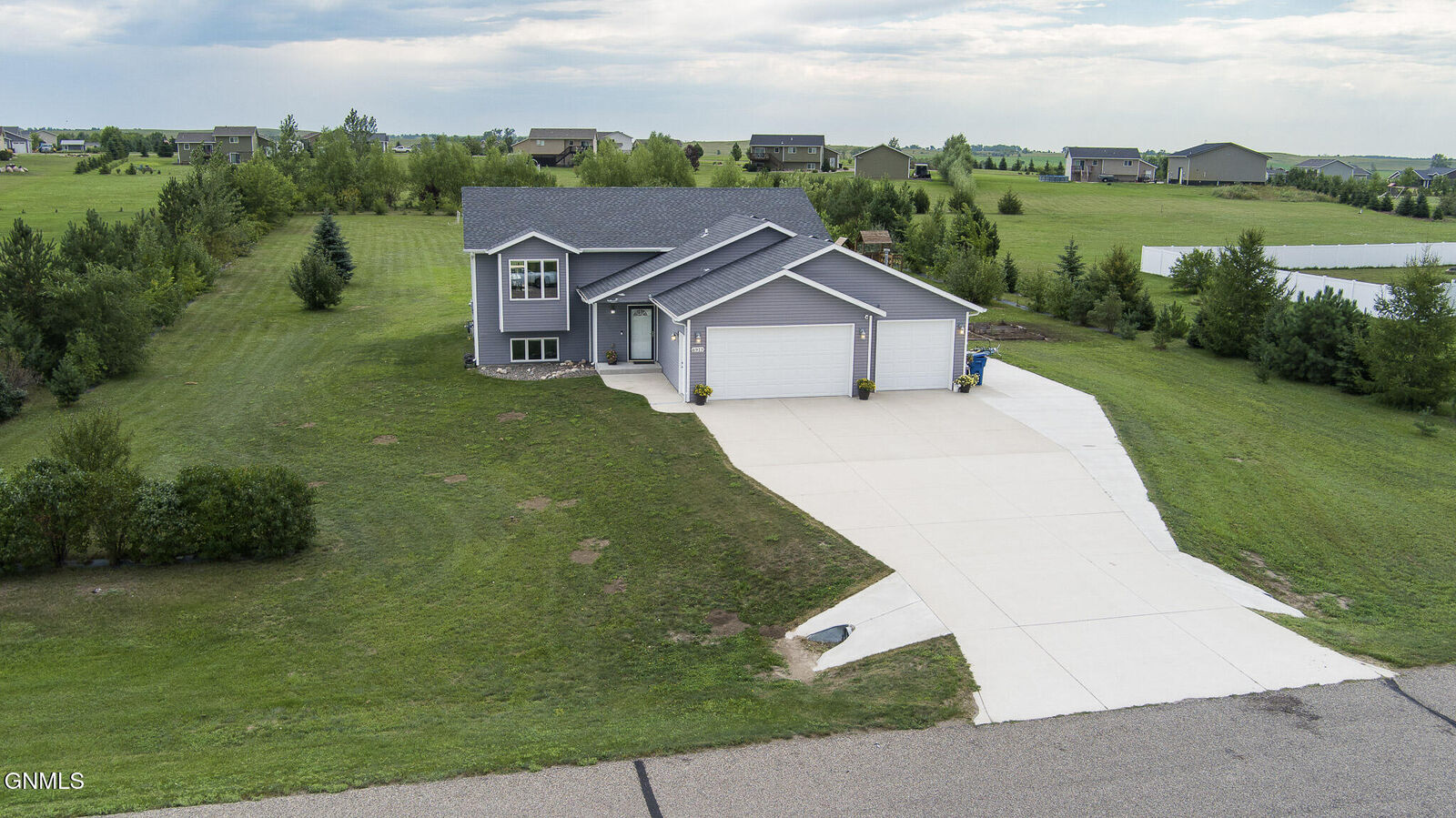 Property Photo: 6913 Beaver Creek Road ND 58504