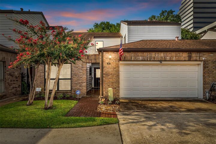 Property Photo: 2555 Bering Drive 15 TX 77057