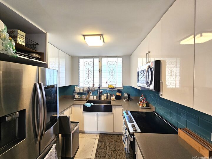 1052 Ala Nanu Street 603  Honolulu HI 96818 photo