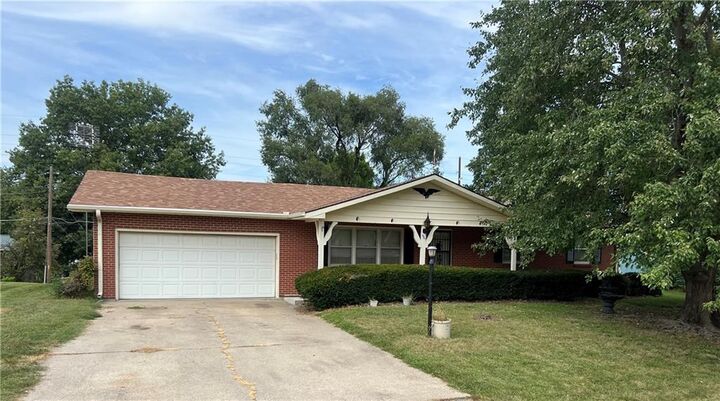 Property Photo:  601 W Elk Street  MO 64485 