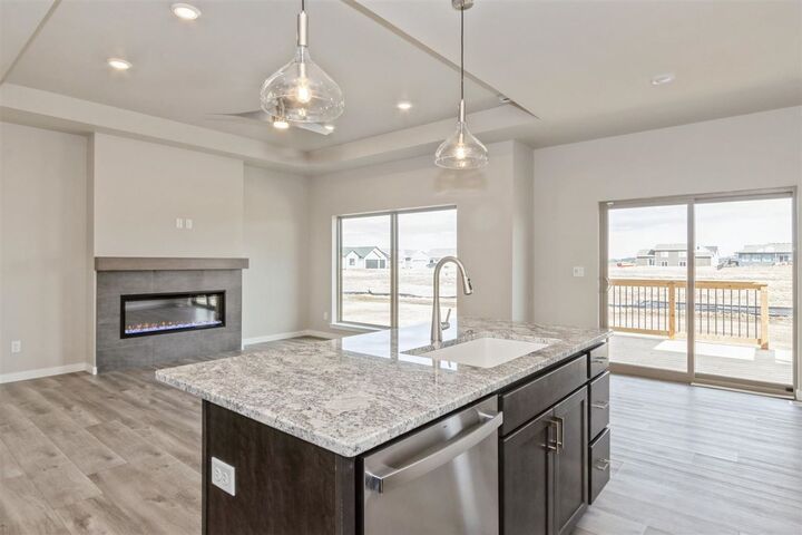 711 Chamberlin Ln   IA 52317 photo