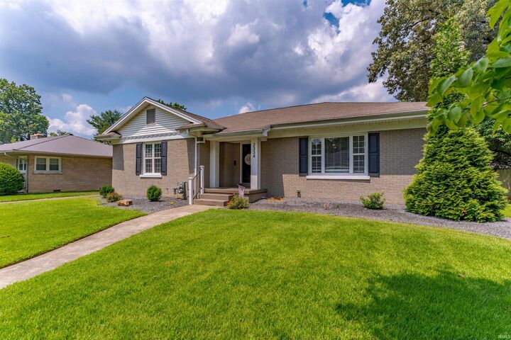 Property Photo: 2334 E Chandler Avenue IN 47714