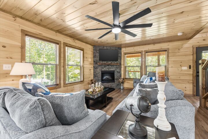 Property Photo: 3194 Emerald Springs Loop TN 37862