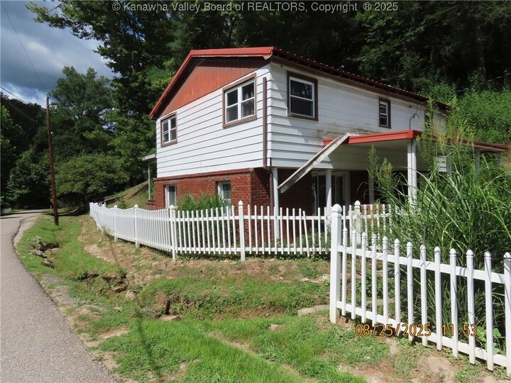 Property Photo:  957 Hunter Road  WV 25311