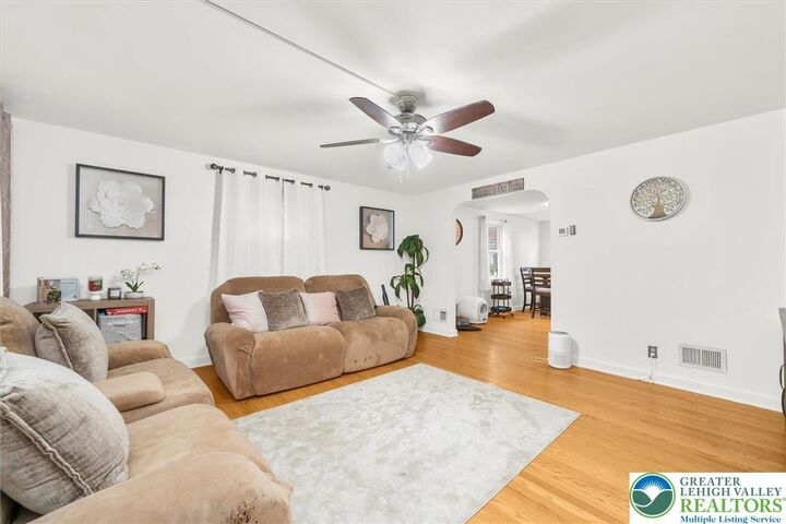 Property Photo: 1509 W Union Boulevard PA 18018