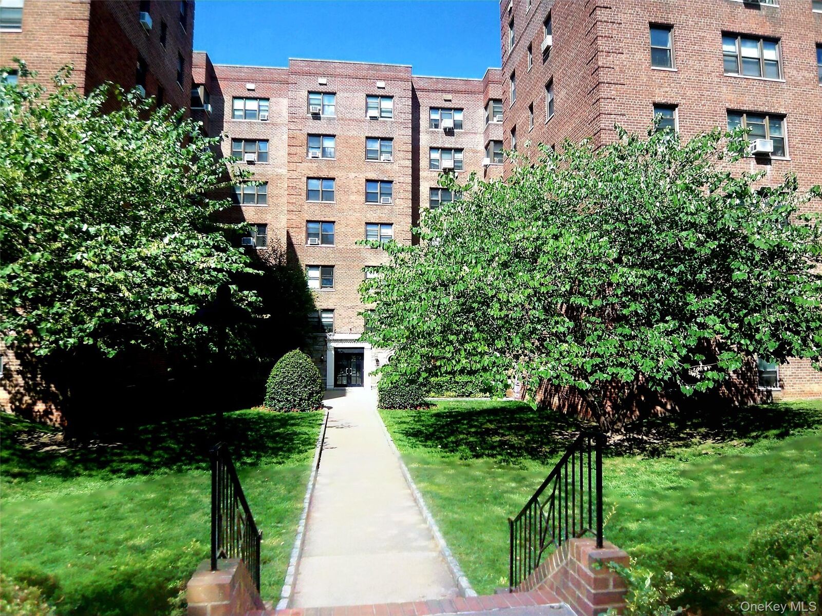 Property Photo: 485 E Lincoln Avenue 105 NY 10552