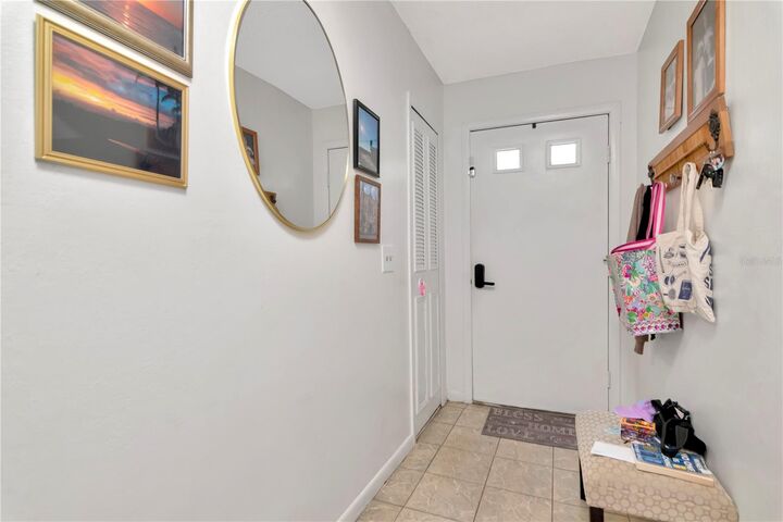 Property Photo:  905 Winchester Court  FL 33510 