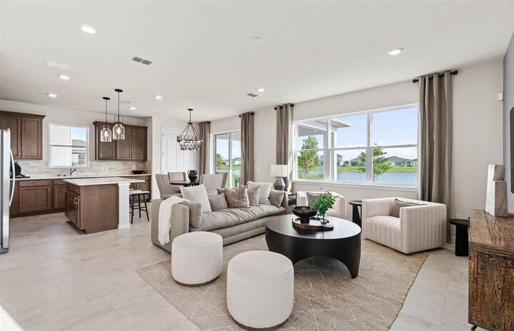 Property Photo: 1074 Silverlake Boulevard FL 33850