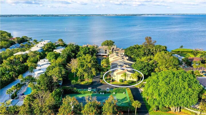 Property Photo: 5260 Gulf Of Mexico Drive 401 FL 34228