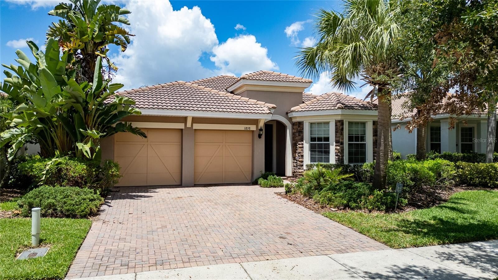 Property Photo:  11858 Barletta Drive  FL 32827 