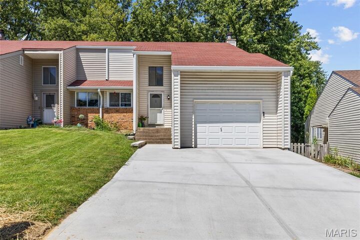 60 Lost Dutchman Drive B  St Peters MO 63376 photo