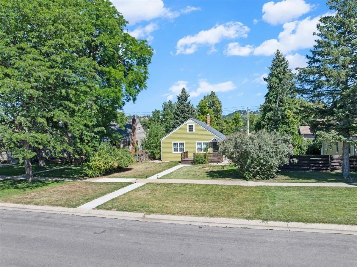 Property Photo: 1020 N 5th Street SD 57783