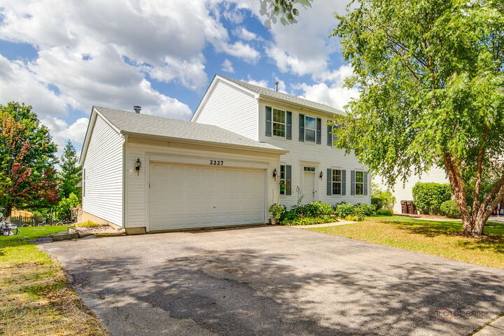 Property Photo: 2227 Trailside Lane IL 60084