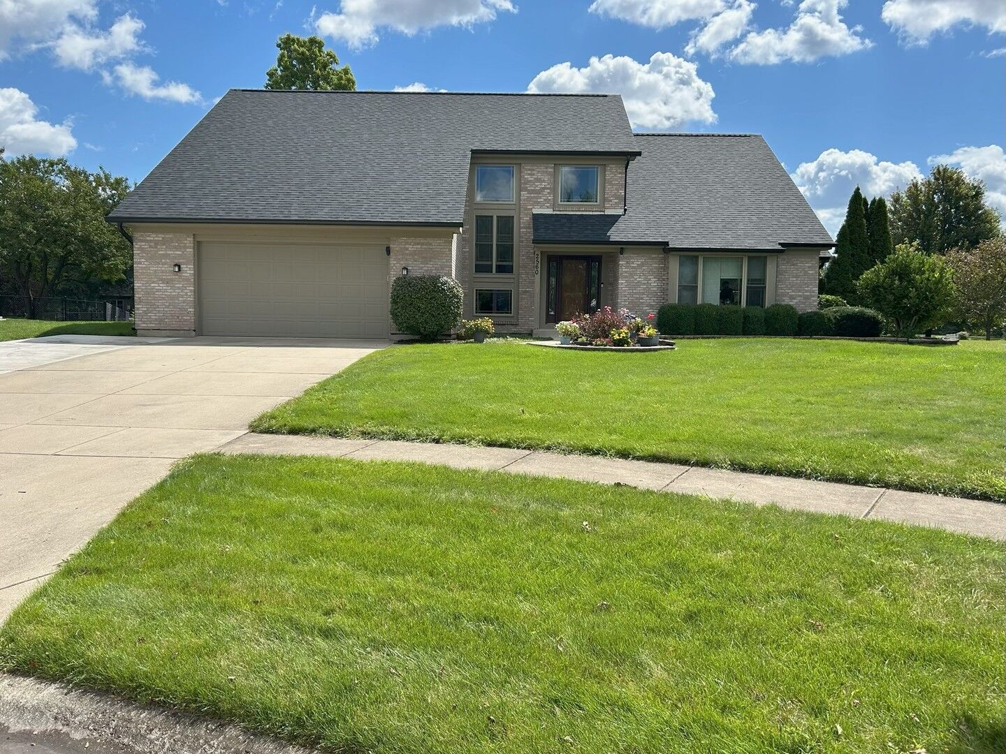 Property Photo: 2560 Middle Queensbury Court IL 60506