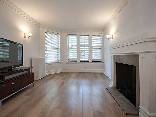 Property Photo: 1225 W Lunt Avenue 2B IL 60626