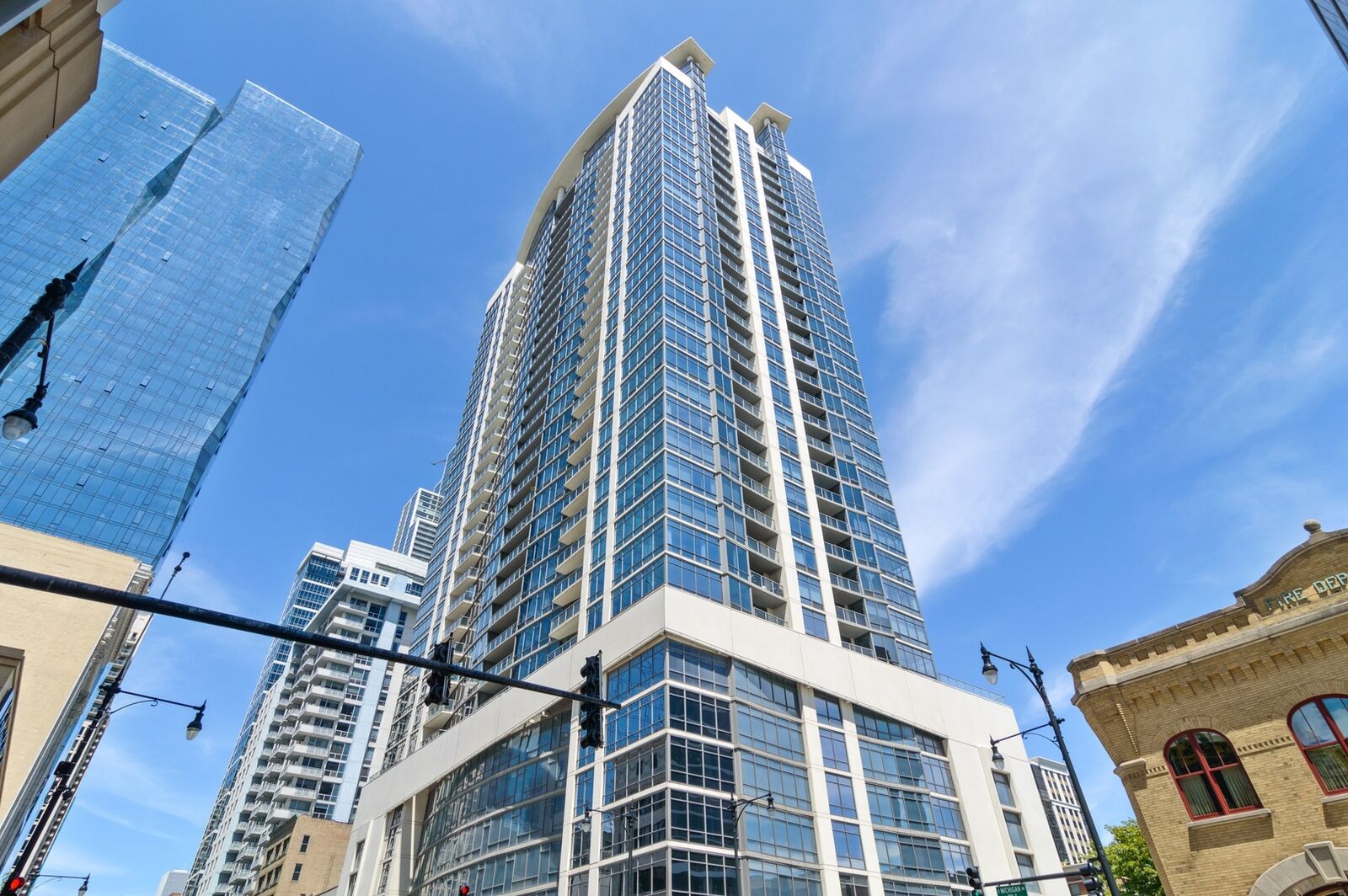 Property Photo: 100 E 14th Street 703 IL 60605