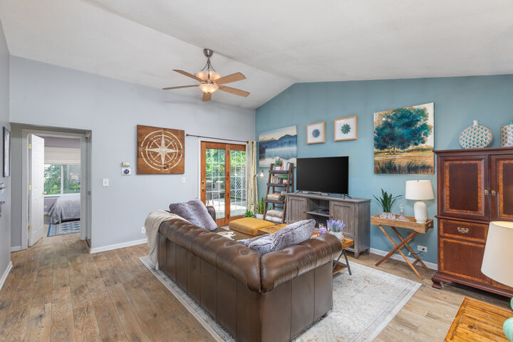Property Photo: 417 Travelaire Avenue IL 60565
