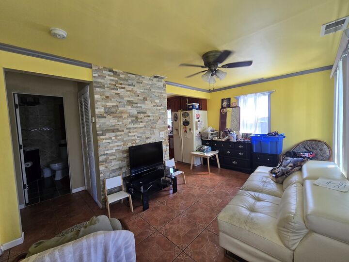 Property Photo: 43 N Orchard Avenue IL 60085