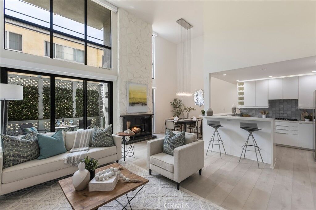 Property Photo:  1007 S Catalina Avenue 109  CA 90277 