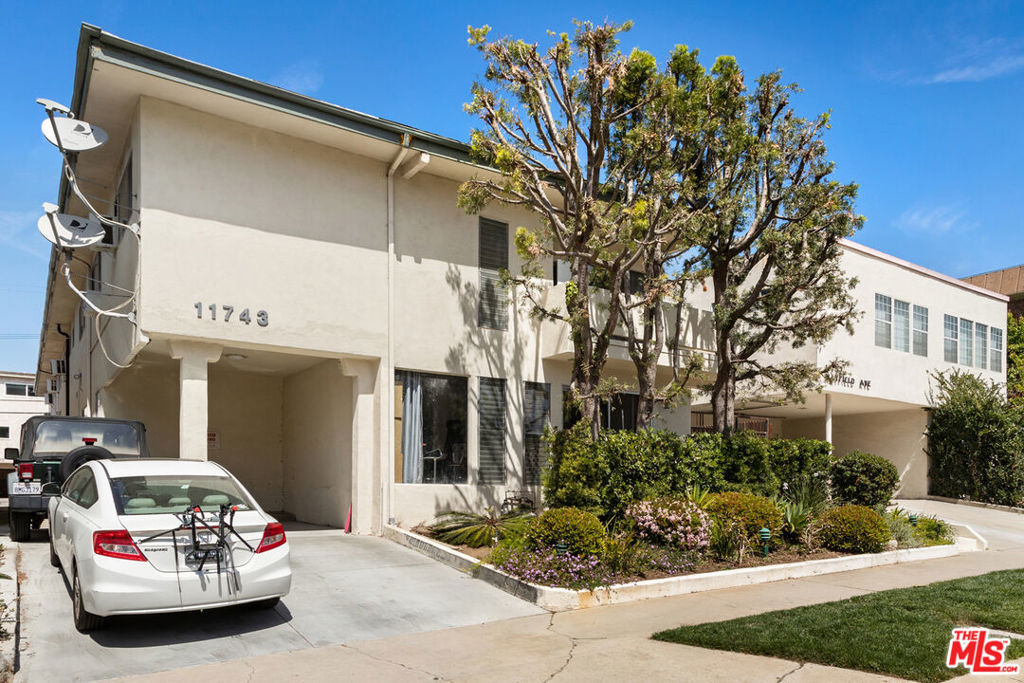 Property Photo: 11743 Mayfield Avenue 6 CA 90049