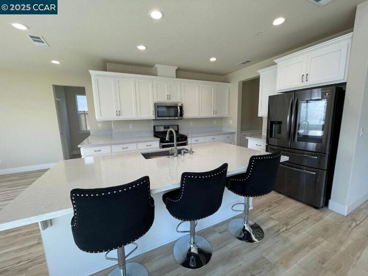 Property Photo: 5541 Promontory Way CA 94531