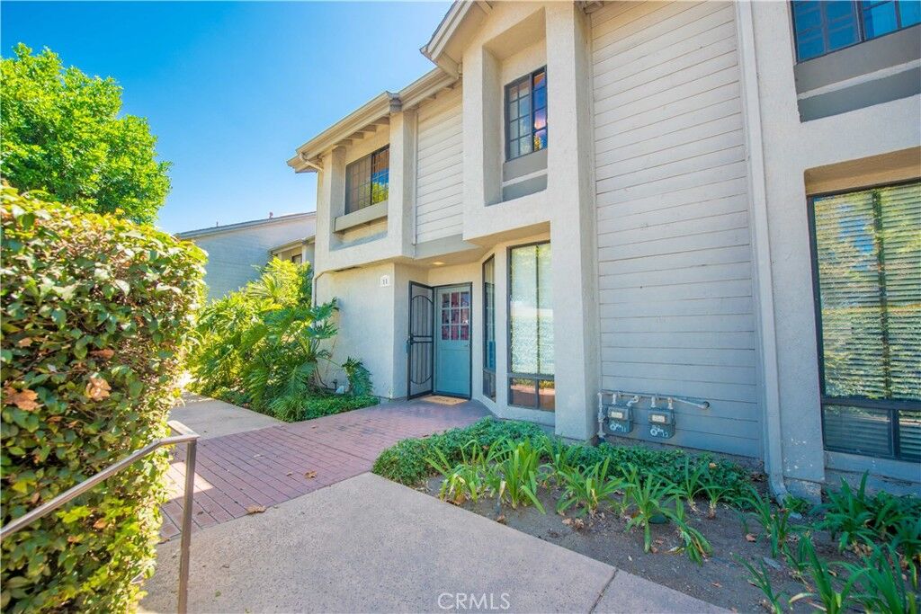 Property Photo:  2220 E Chapman Avenue 11  CA 92831 