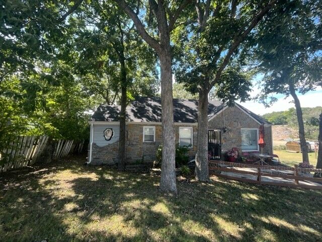 Property Photo:  2400 Old Matthews Rd  TN 37207 