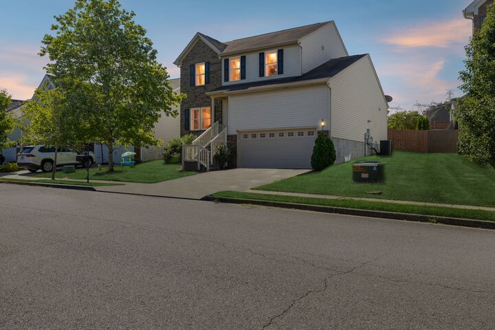 Property Photo: 1429 Scarcroft Ln TN 37221