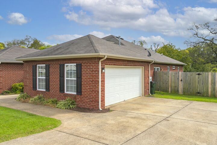 Property Photo: 564 Rose Cottage Cir TN 37066