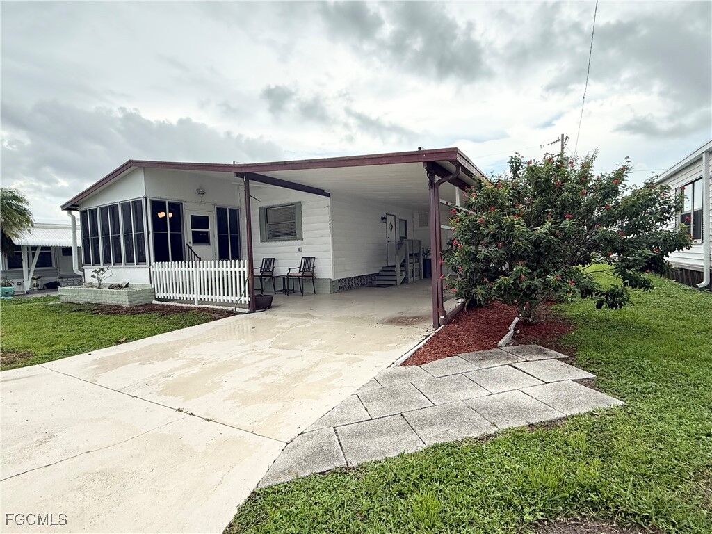 Property Photo: 3404 Rainbow Lane FL 33903